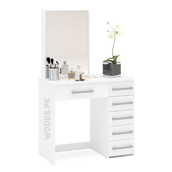 Oriana Makeup Table